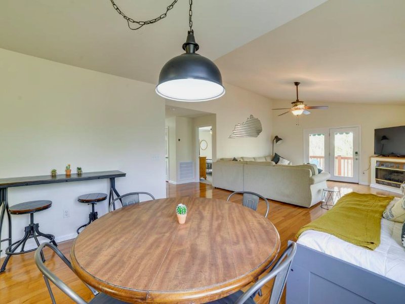 Cadiz Abode with Decks, Fire Pit, and Lake Accessの写真