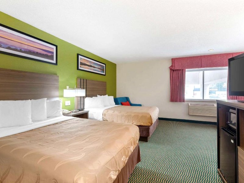 Quality Inn Huronの写真