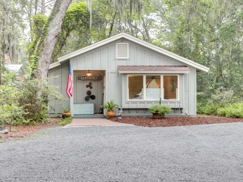 Nantucket Hide-Away Cottage on Saint Marys River!の写真