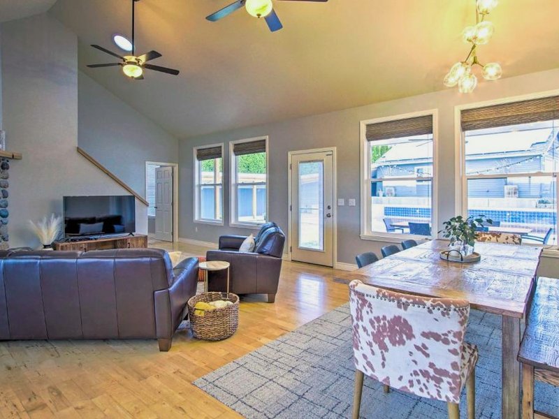 Remarkable Yakima Getaway with Pool and Hot Tub!の写真