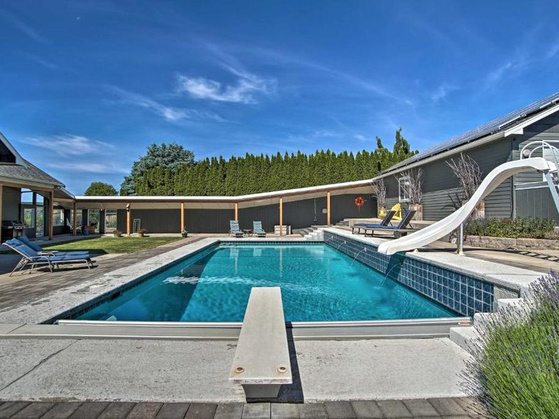 Remarkable Yakima Getaway with Pool and Hot Tub!の写真