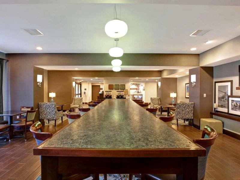 Hampton Inn-DeKalb (Near the University)の写真