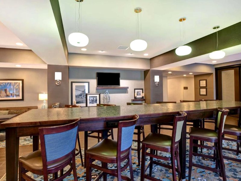 Hampton Inn-DeKalb (Near the University)の写真