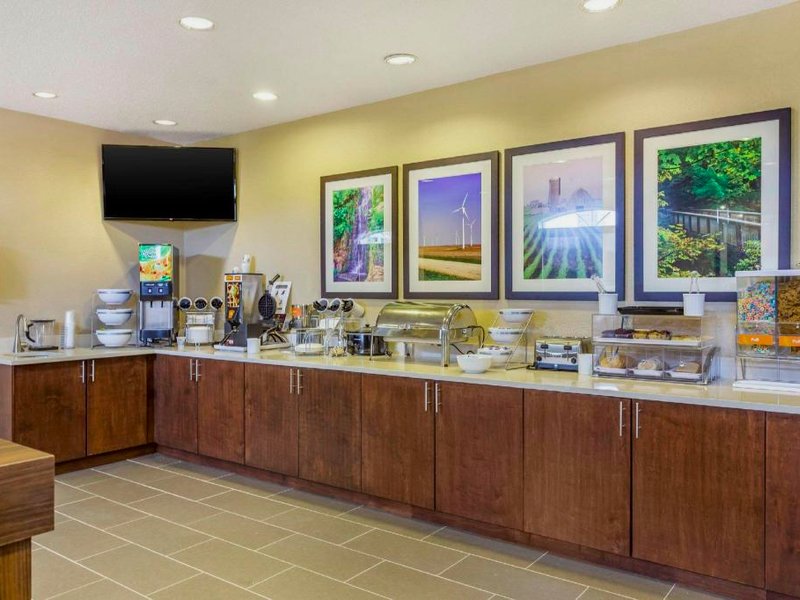 コンフォート イン デカルブ - アジャセント ザ ユニバーシティ (Comfort Inn DeKalb - Adjacent the University)の写真