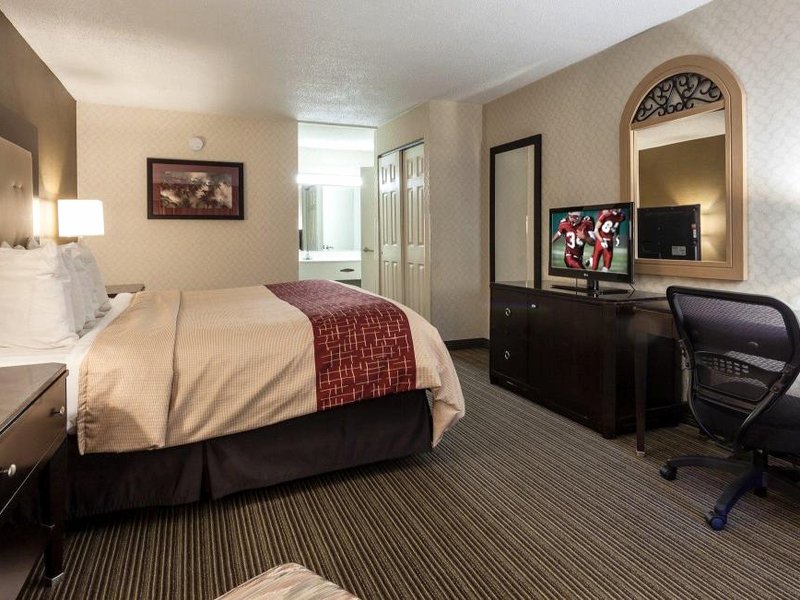 レッド ルーフ イン&スイーツ デカルブ (Red Roof Inn & Suites DeKalb)の写真