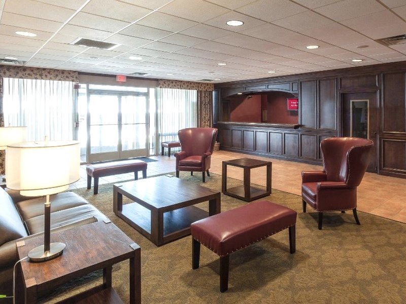 レッド ルーフ イン&スイーツ デカルブ (Red Roof Inn & Suites DeKalb)の写真