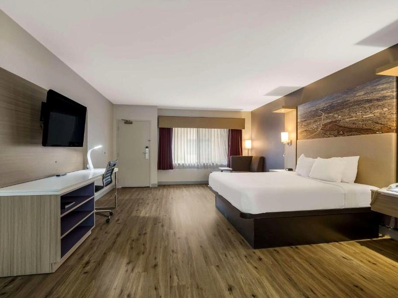 Best Western Diamond Bar Hotel & Suitesの写真