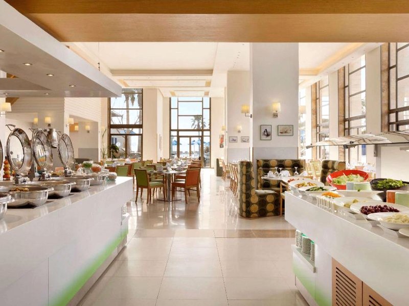 ラマダ リゾート デッド シー (Ramada Resort Dead Sea)の写真