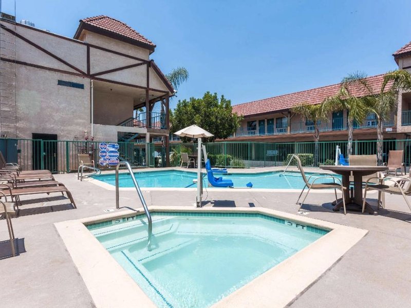 ハワード ジョンソン バイ ウィンダム ノルコ (Howard Johnson by Wyndham Norco)の写真