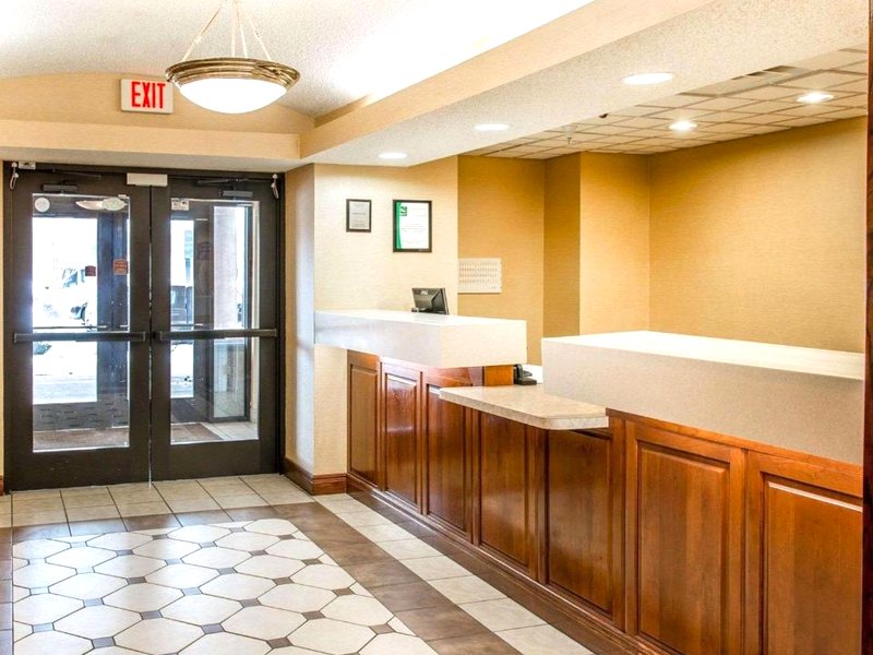 クオリティ イン ＆ スイーツ (Quality Inn & Suites Niles)の写真