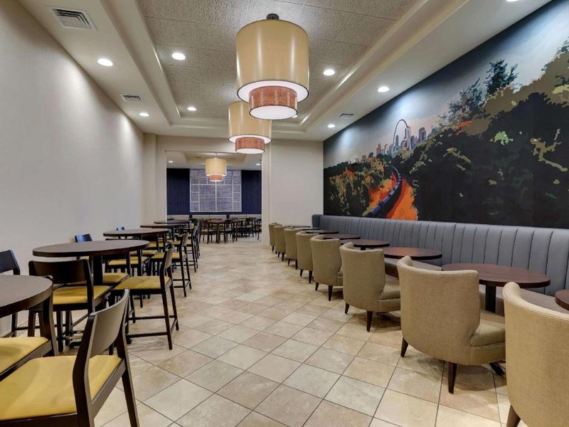 Drury Inn & Suites St. Louis Arnoldの写真