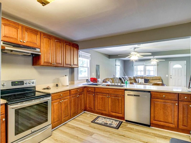 2 Mi to Shops and Eats Family Home in Donalsonvilleの写真