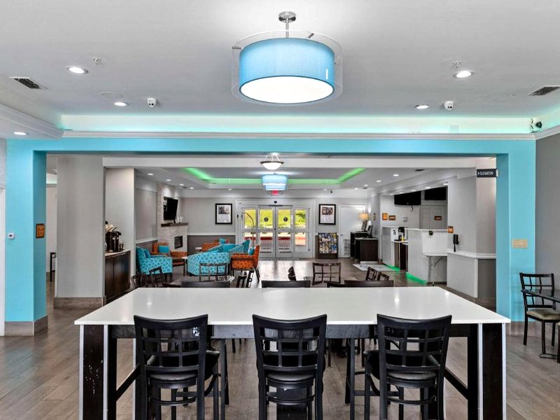 La Quinta Inn & Suites by Wyndham Raymondvilleの写真