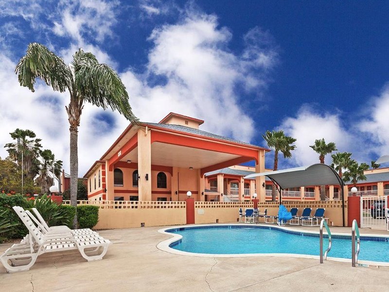 Texas Inn and Suites Raymondvilleの写真