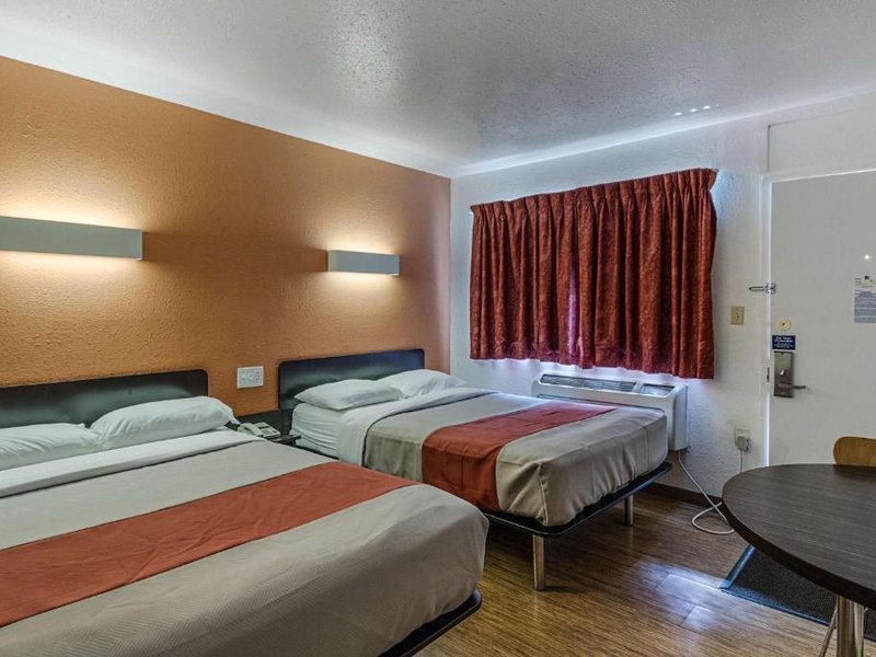 Motel 6 Oshkosh, WIの写真