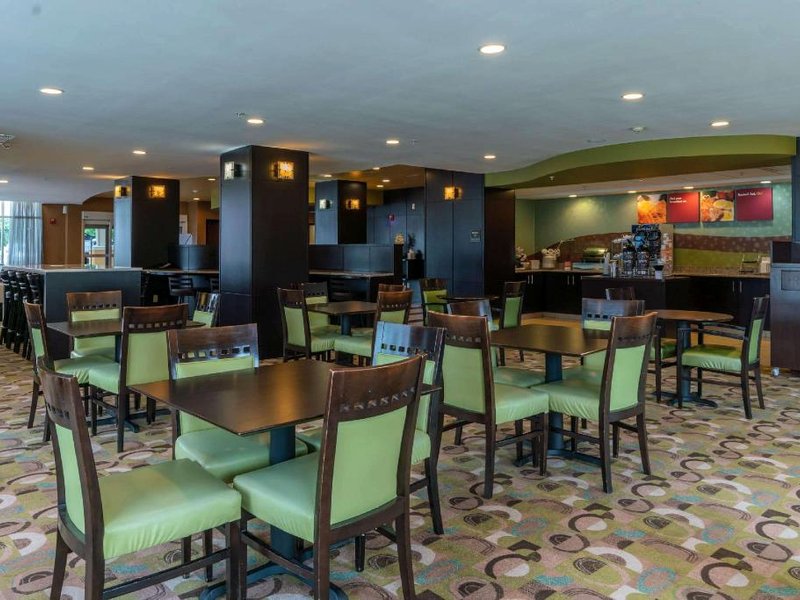 コンフォート スイーツ レーク シティ (Comfort Suites Lake City)の写真