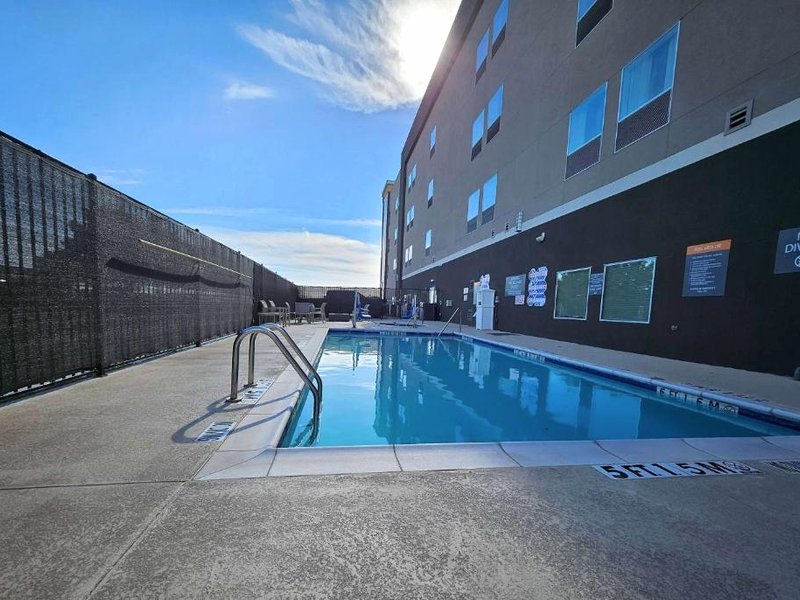 La Quinta Inn and Suites by Wyndham - Red Oak TX IH-35Eの写真