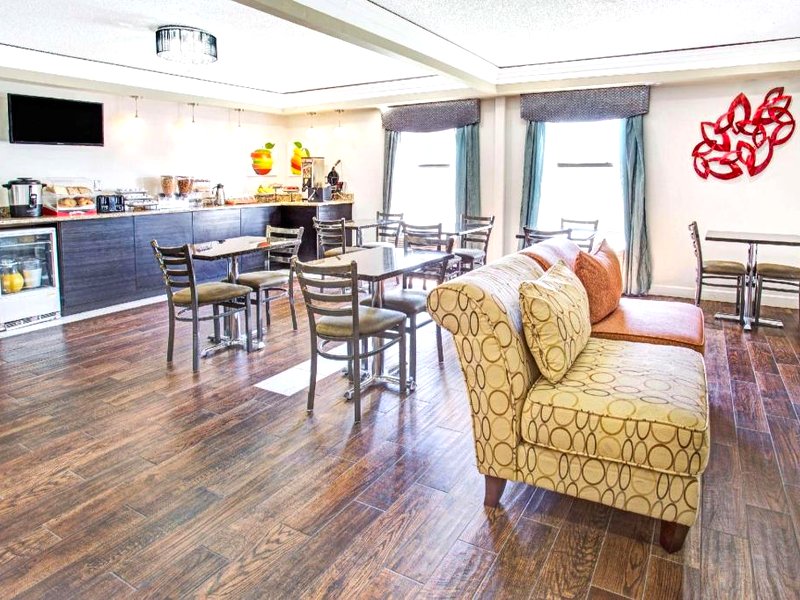 Days Inn by Wyndham Great Lakes Naval Baseの写真