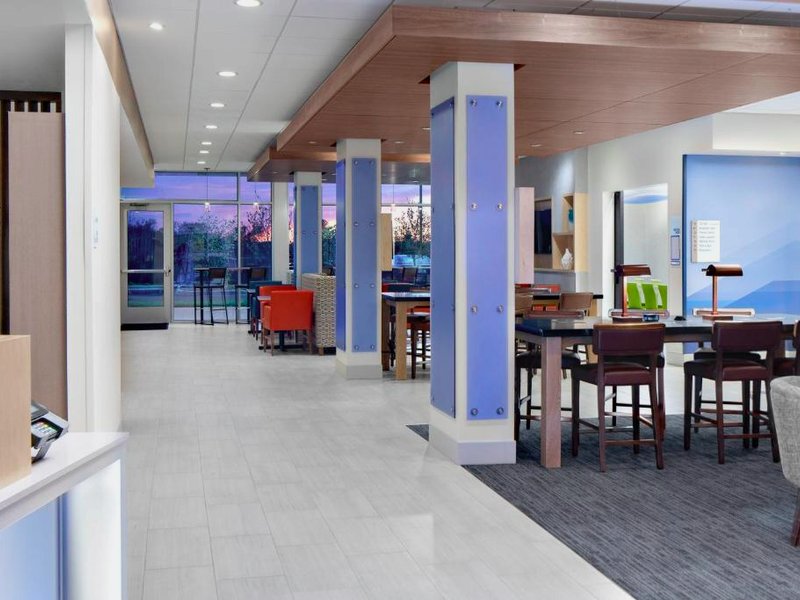 Holiday Inn Express And Suites Elkhorn - Lake Geneva Area By IHGの写真