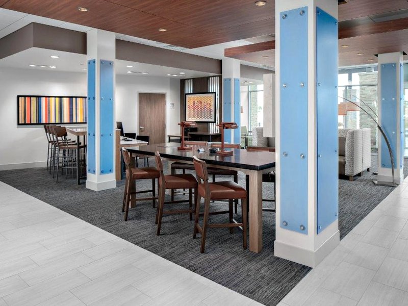 Holiday Inn Express And Suites Elkhorn - Lake Geneva Area By IHGの写真
