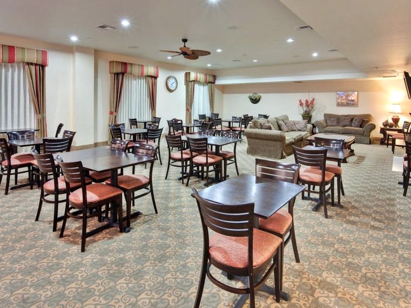 Holiday Inn Express & Suites Beaumont - Oak Valley by IHGの写真