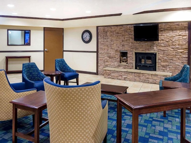 デイズ イン&スイーツ バイ ウィンダム ブリッジ ポート クラークスバーグ (Days Inn & Suites by Wyndham Bridgeport - Clarksburg)の写真