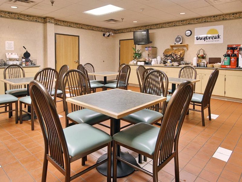 デイズ イン&スイーツ バイ ウィンダム ブリッジ ポート クラークスバーグ (Days Inn & Suites by Wyndham Bridgeport - Clarksburg)の写真