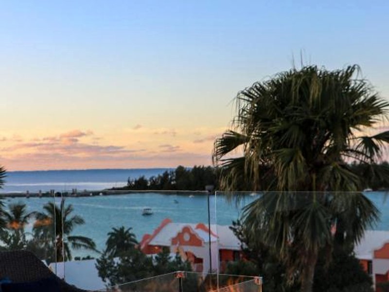 グロット ベイ ビーチ リゾート (Grotto Bay Beach Resort)の写真