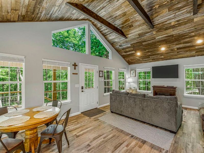 Idilic Cozy Rustic Cabin in Fort Payne, Alabamaの写真