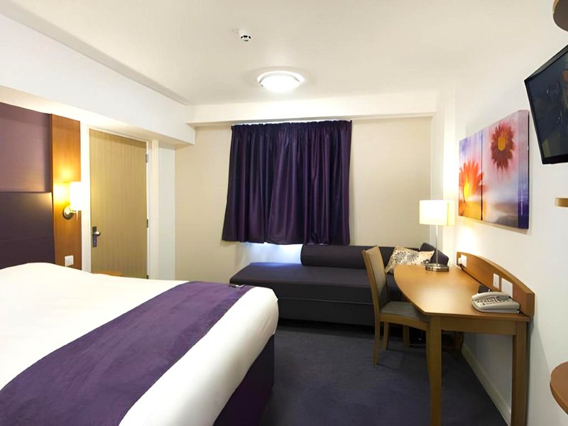 Premier Inn Llanelli Central Eastの写真