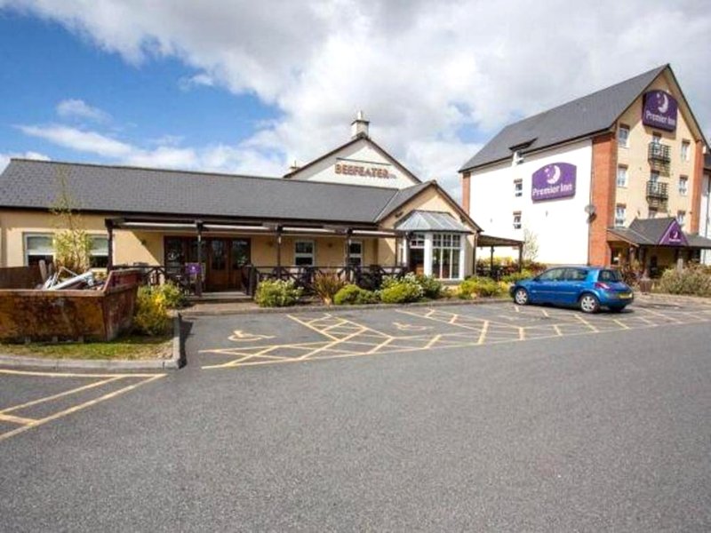 Premier Inn Llanelli Central Eastの写真