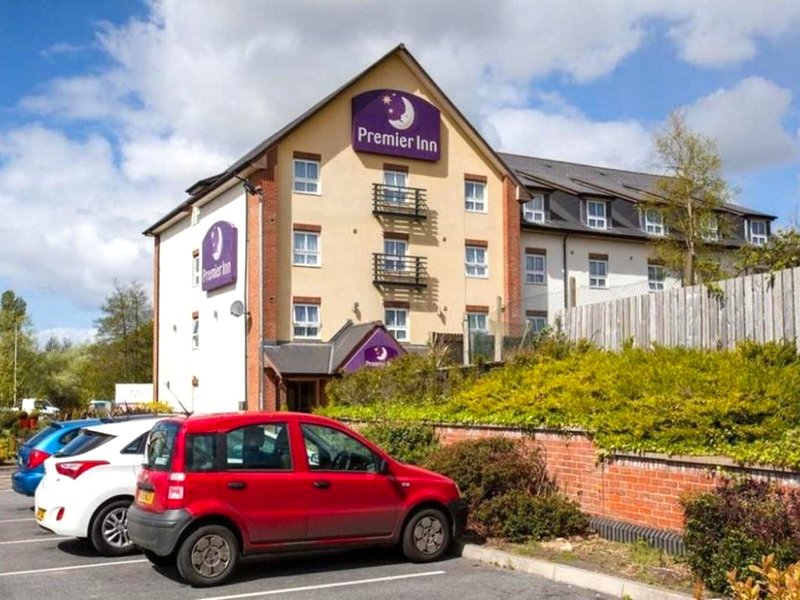 Premier Inn Llanelli Central Eastの写真