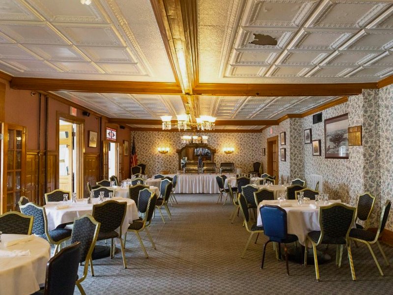Winthrop Arms Hotel Restaurant Logan Airportの写真