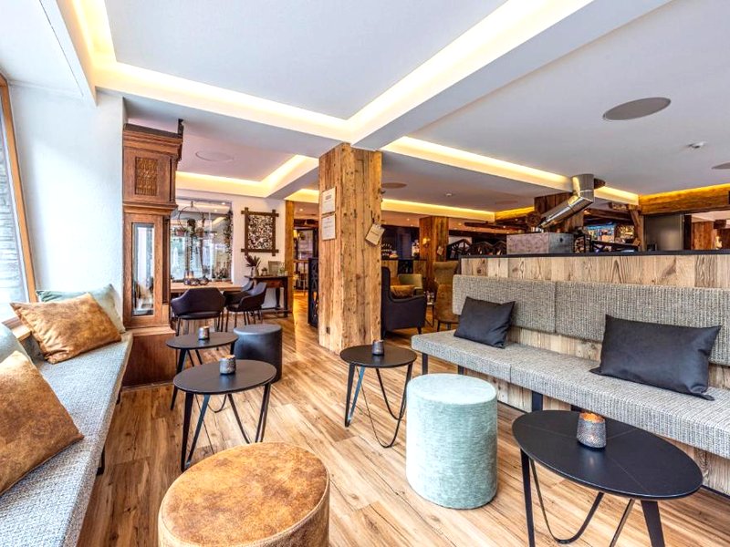 ブリストル ホテル (Bristol Hotel)の写真