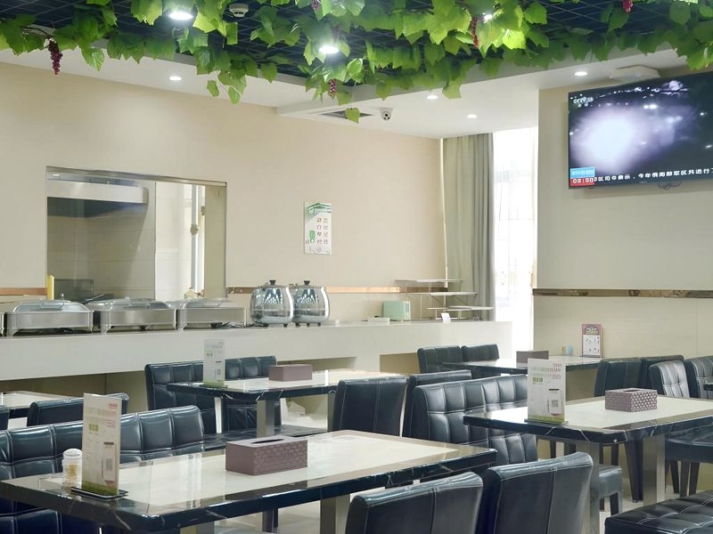 グリーンツリー イン シーヤン マオジエン ディストリクト シャンハイ ロード ホテル (GreenTree Inn ShiYan Maojian District Shanghai Road Hotel)の写真