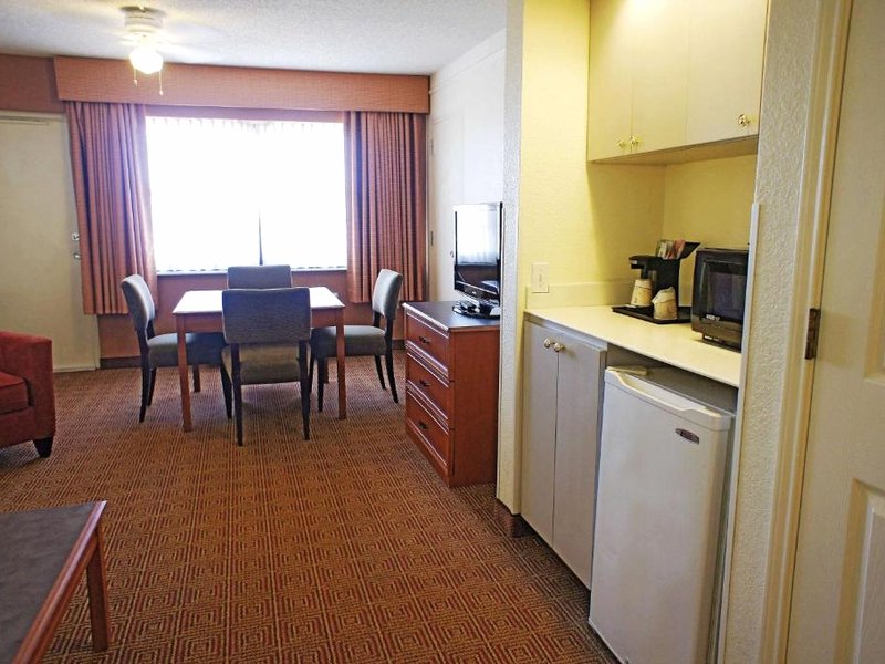 ラ キンタ イン&スイーツ バイ ウィンダム コーラル スプリングス ユニバーシティ ドライブ (La Quinta Inn & Suites by Wyndham Coral Springs Univ Dr)の写真