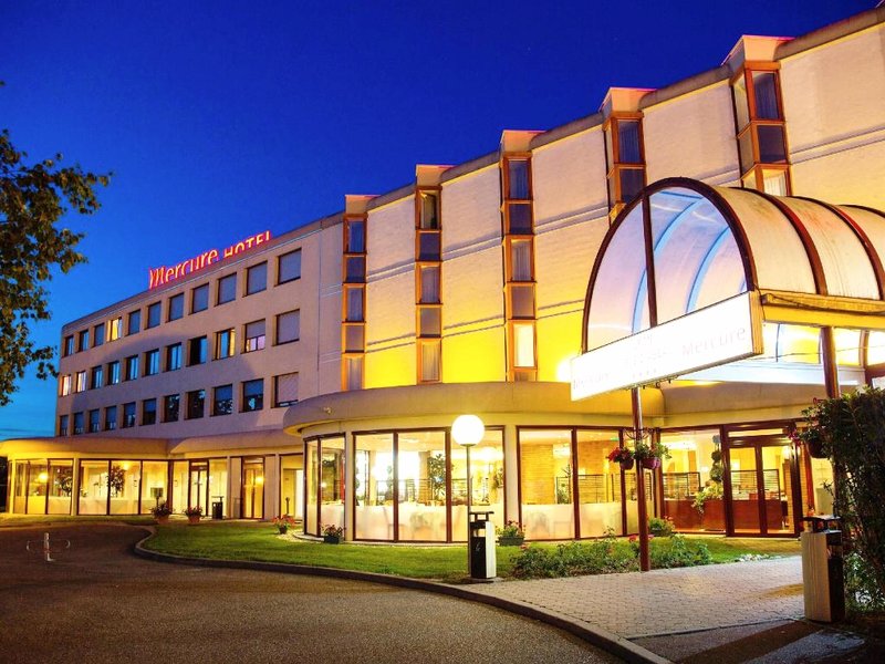 Hotel Mercure Lyon L Isle D Abeauの写真