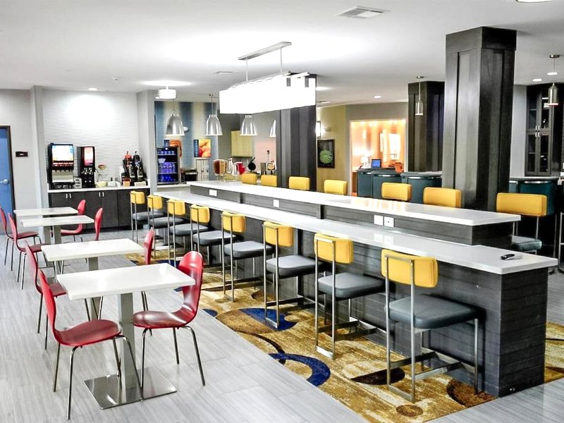 Del-Mar Airport Inn & Suitesの写真