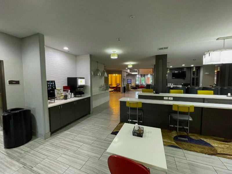 Del-Mar Airport Inn & Suitesの写真