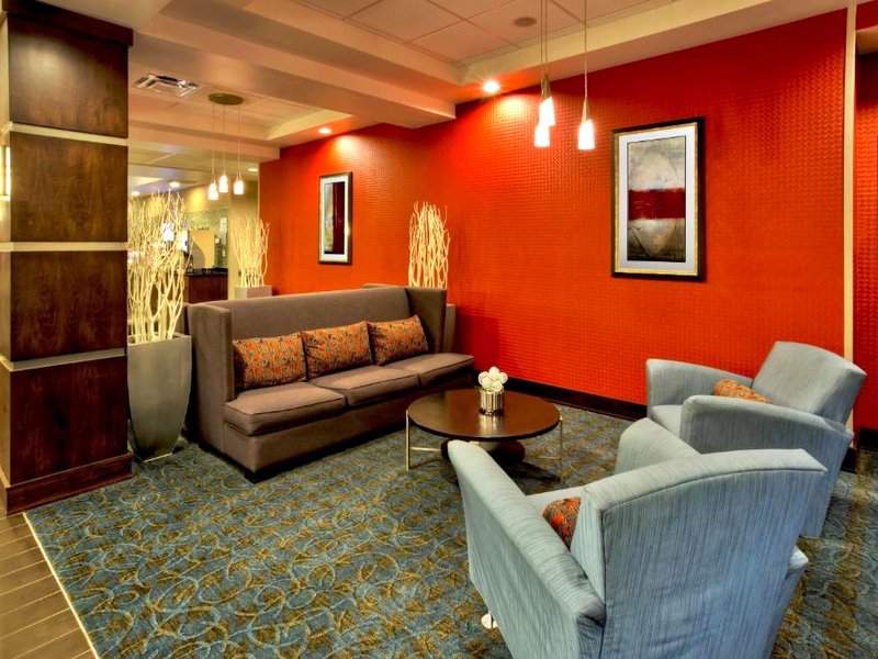 Holiday Inn Express & Suites Oak Ridge By IHGの写真