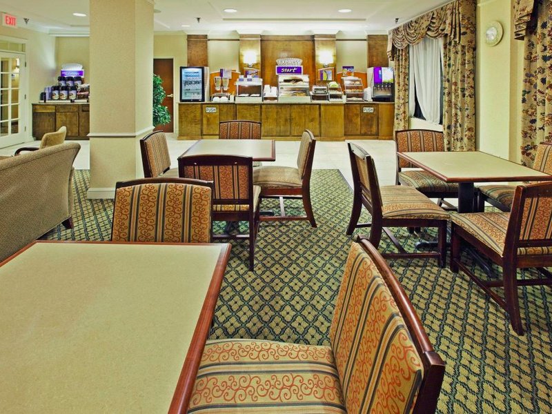 Comfort Inn & Suites Pine Bluffの写真
