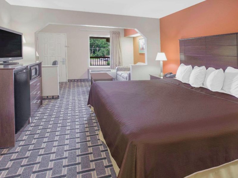 デイズ イン&スイーツ バイ ウィンダム パインブラフ (Days Inn & Suites by Wyndham Pine Bluff)の写真