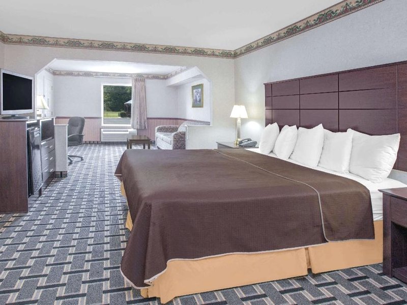 デイズ イン&スイーツ バイ ウィンダム パインブラフ (Days Inn & Suites by Wyndham Pine Bluff)の写真