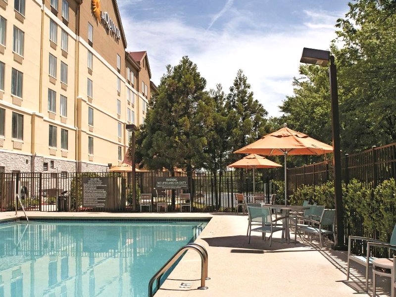 ラ キンタ イン & スイーツ バイ ウィンダム アトランタ エアポート ノース (La Quinta Inn & Suites by Wyndham Atlanta Airport North)の写真