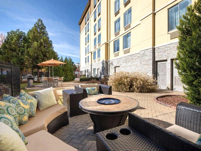 ラ キンタ イン & スイーツ バイ ウィンダム アトランタ エアポート ノース (La Quinta Inn & Suites by Wyndham Atlanta Airport North)の写真