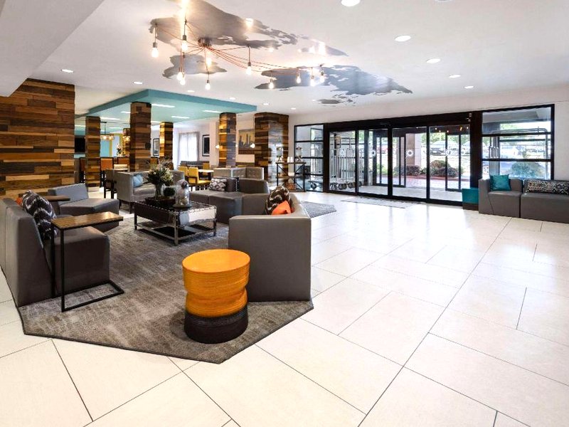 ラ キンタ イン & スイーツ バイ ウィンダム アトランタ エアポート ノース (La Quinta Inn & Suites by Wyndham Atlanta Airport North)の写真