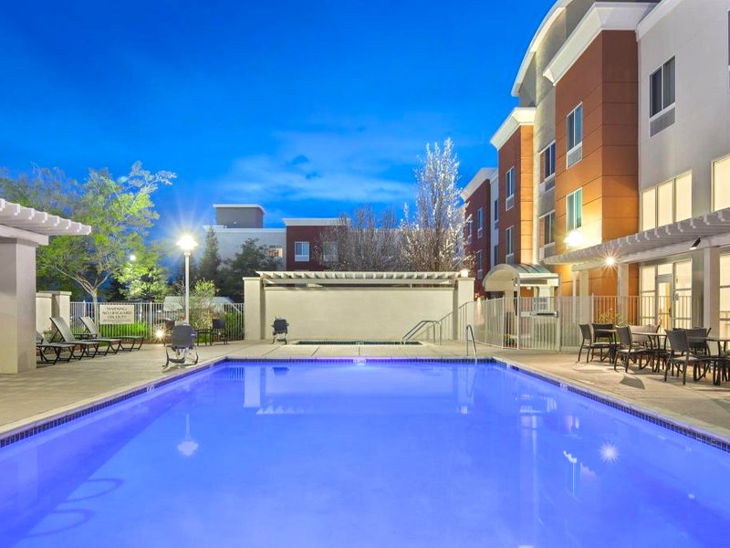 ホリデイ イン エクスプレス ホテル ＆ スイーツ サクラメント エアポート ナトマス バイ IHG (Holiday Inn Express Hotel & Suites Sacramento Airport Natomas By IHG)の写真