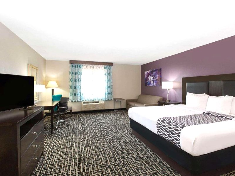 ラ キンタ イン アンド スイーツ バイ ウィンダム ブルー スプリングス (La Quinta Inn & Suites by Wyndham Blue Springs)の写真