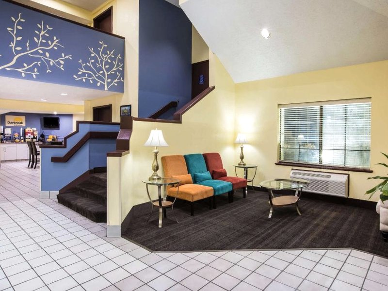 デイズ イン バイ ウィンダム ブルー スプリングス (Days Inn by Wyndham Blue Springs)の写真