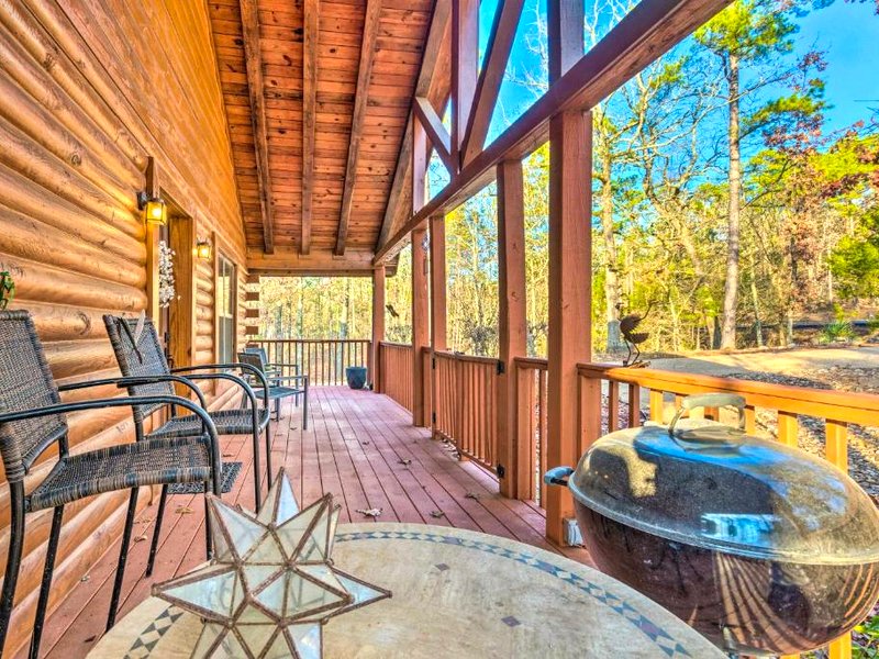 Pet-Friendly Cabot Cabin with Fenced Yard!の写真